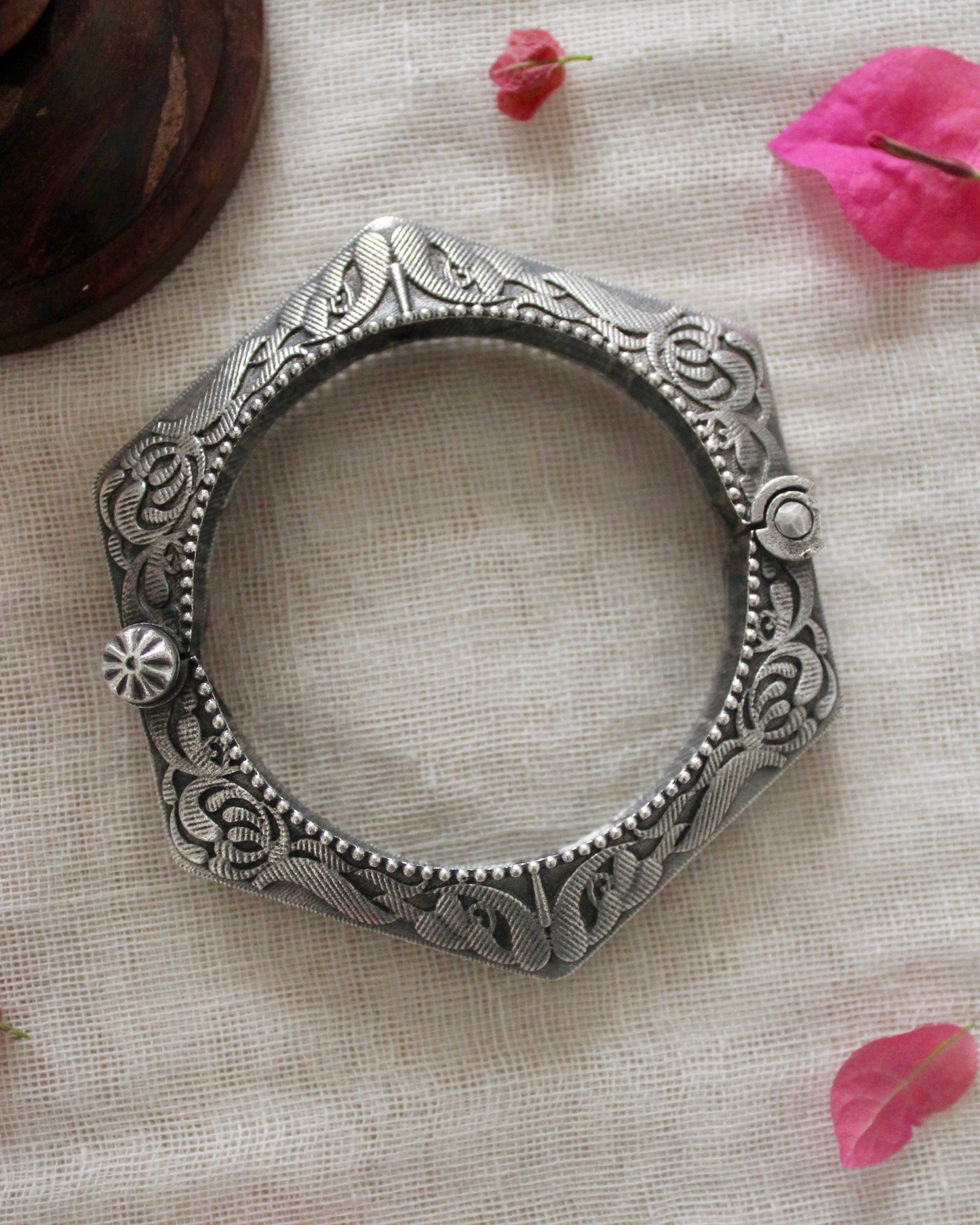 Yamini Brass Kada