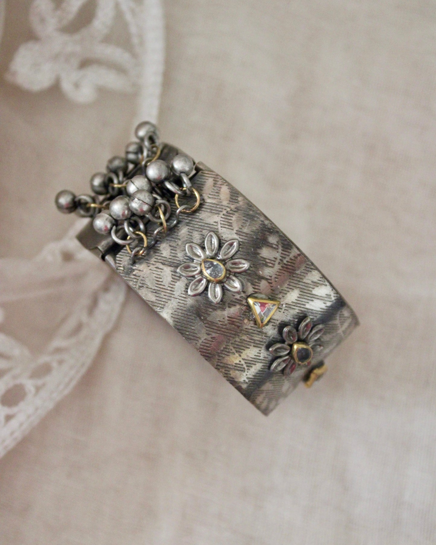 Rysa Oxidised Kundan Kada