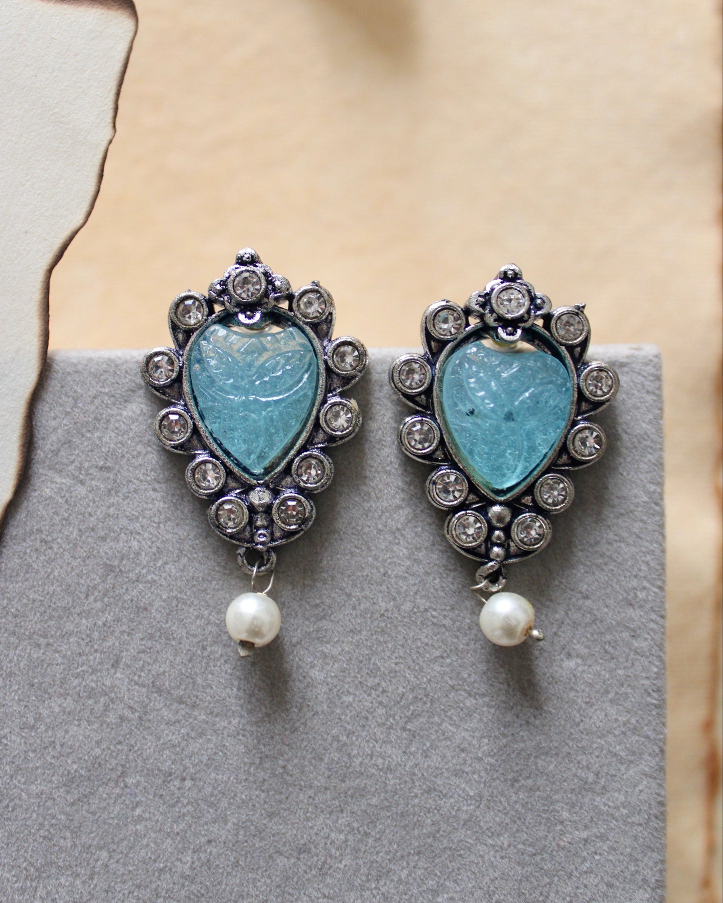 Ojas Studs