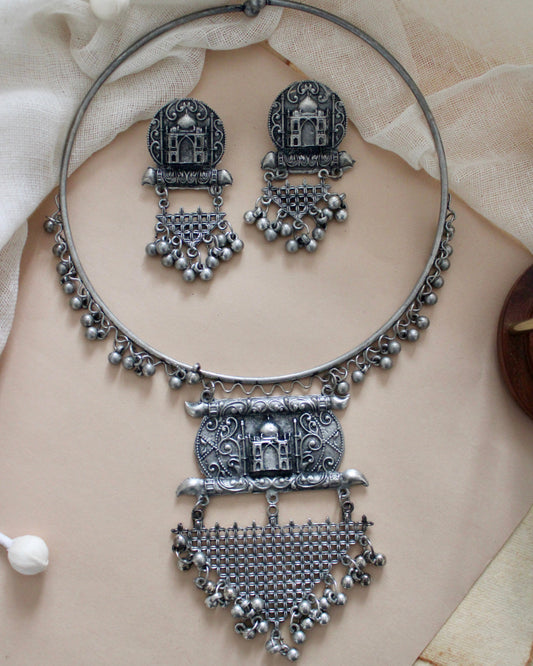 Taj Hasli Necklace