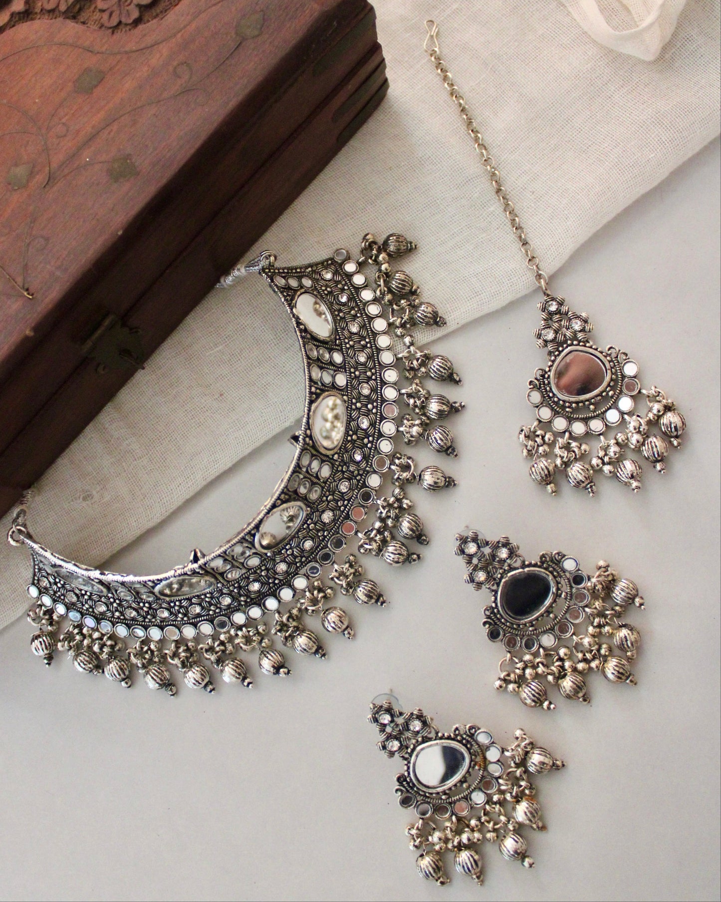 Shaamil Mirror Choker Set