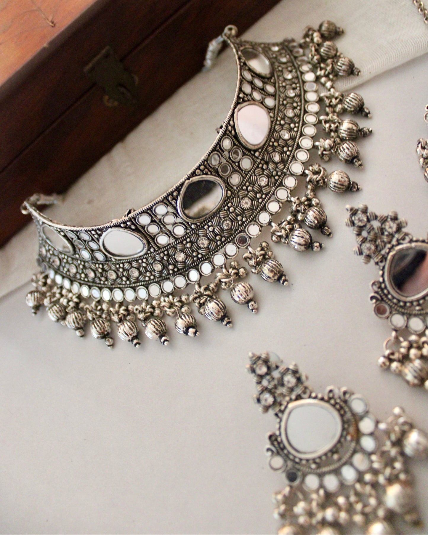 Shaamil Mirror Choker Set
