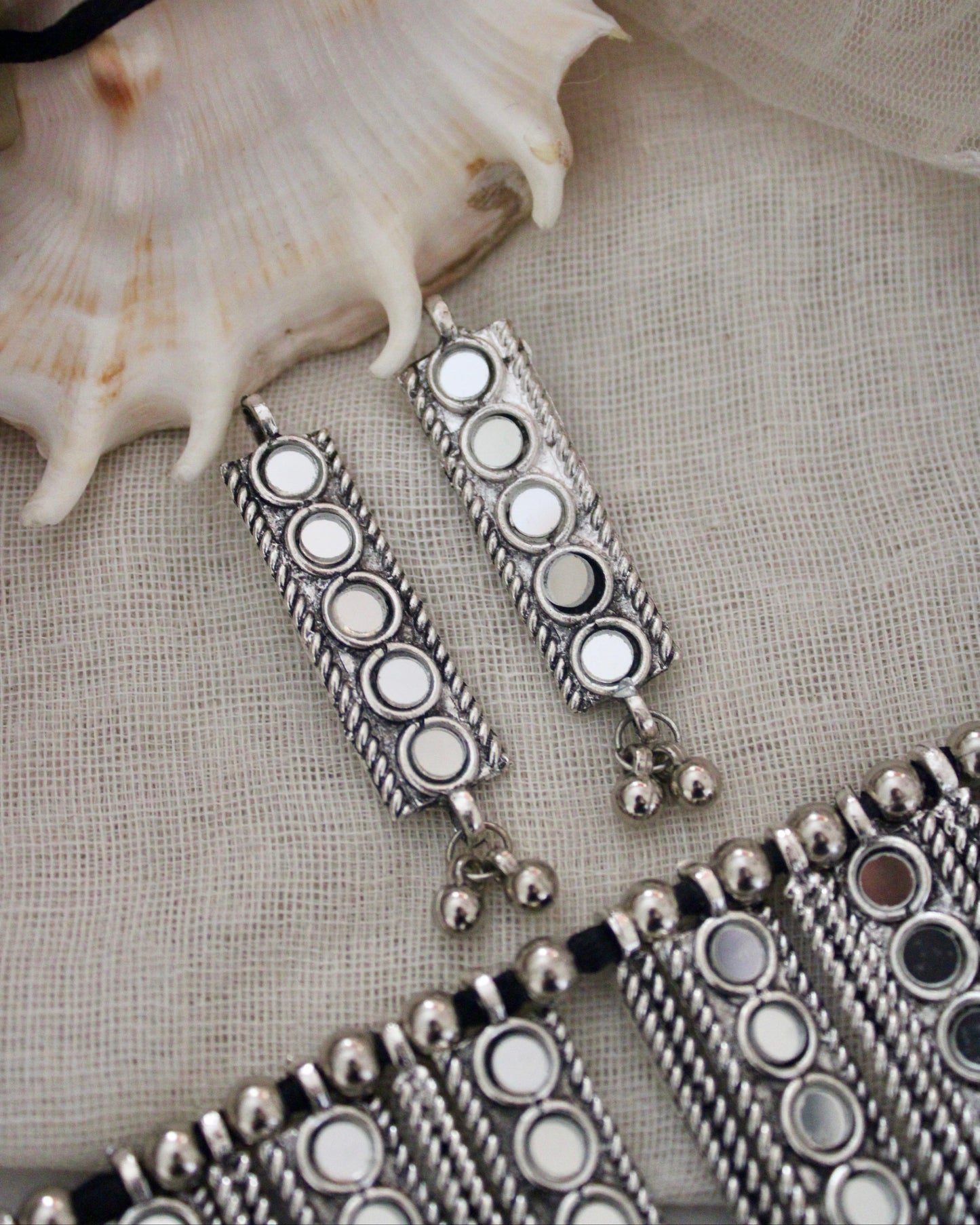 Jhankar Mirror Choker