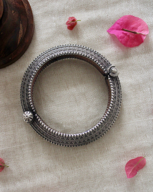 Vaidehi Brass Kada
