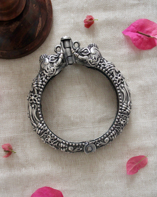 Gajanan Brass Kada