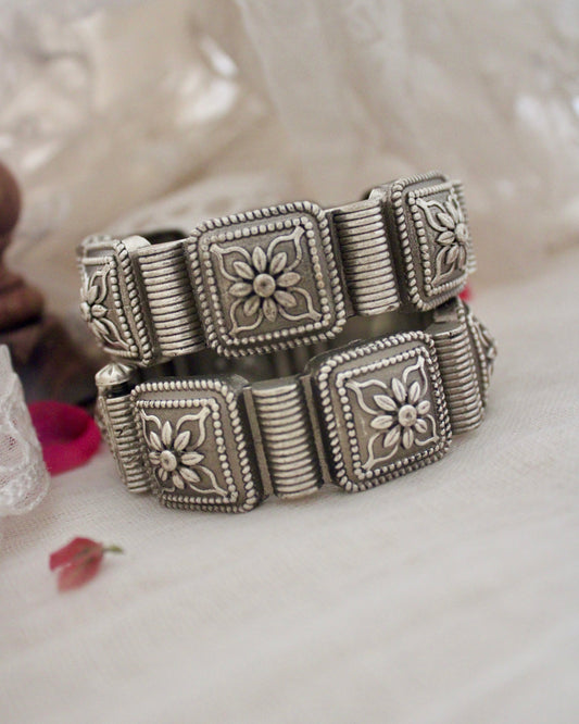 Phool Brass Kada