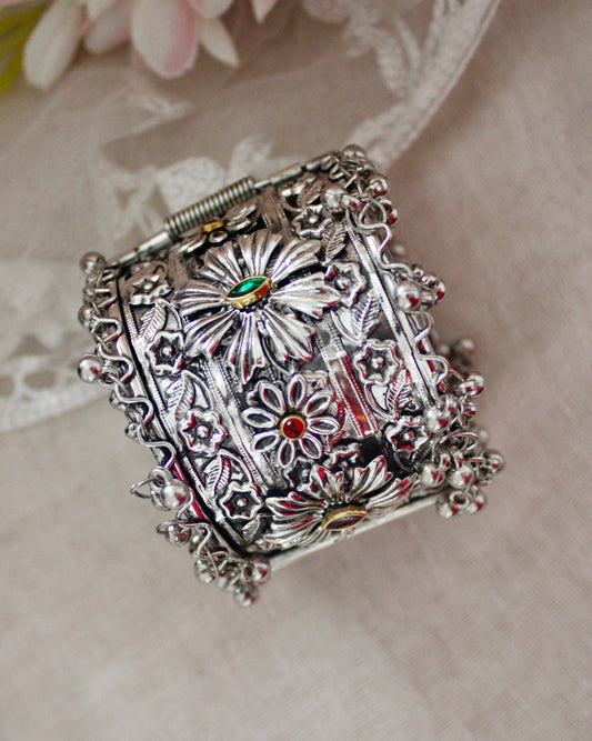 Yashika Oxidised Kada
