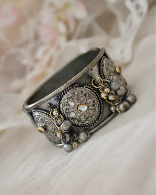 Mariyam Dual Tone Oxidised Kada