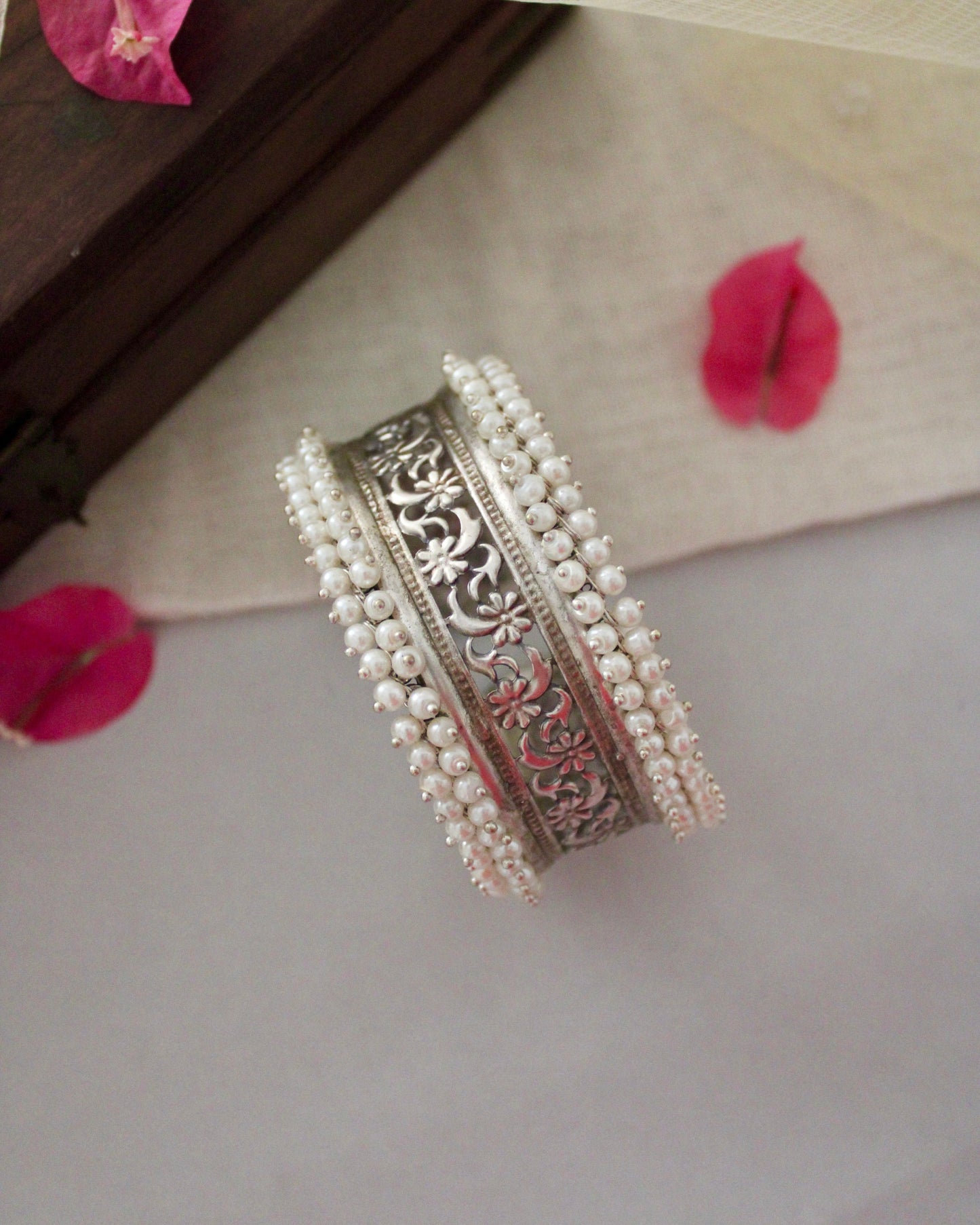 Saanvi Silver Lookalike Kada