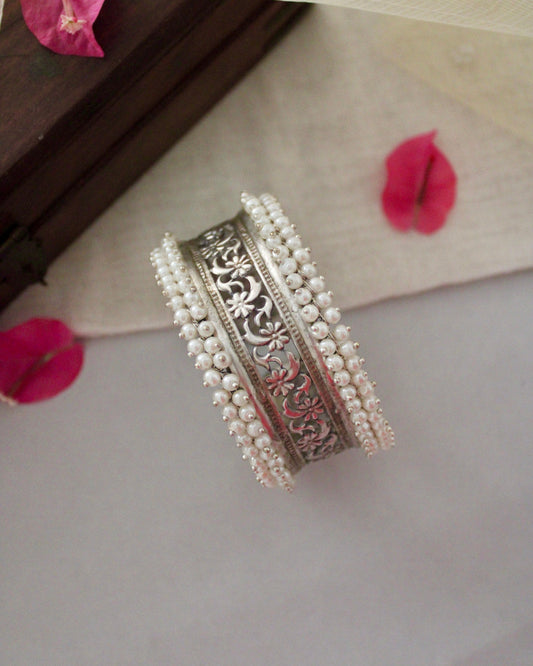 Saanvi Silver Lookalike Kada
