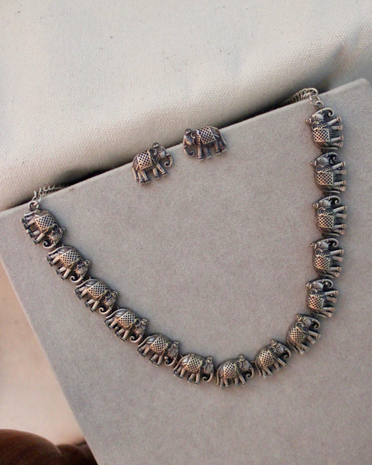 Gajraj Sleek Choker